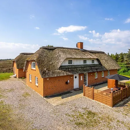 Dom wakacyjny Lovely In With Sauna