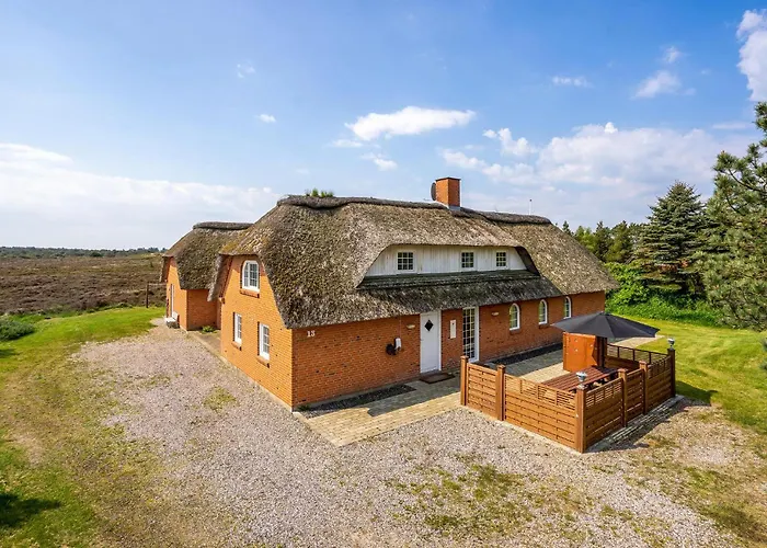 Dom wakacyjny Lovely In With Sauna