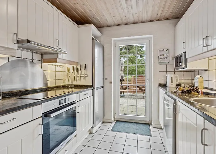 Dom wakacyjny Lovely In With Sauna