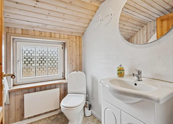 Dom wakacyjny Lovely In With Sauna