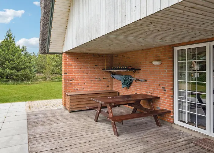 Dom wakacyjny Lovely In With Sauna