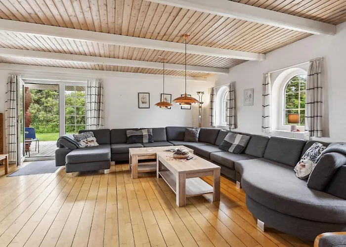 Dom wakacyjny Lovely In With Sauna *