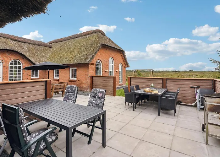 Dom wakacyjny Lovely In With Sauna